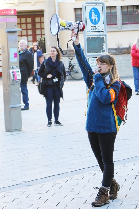 Anna Prasser (23)  bei den Schülerprotesten „Fridays for Future“ in Stuttgart. -Foto: NABU/Kathrin Baumann