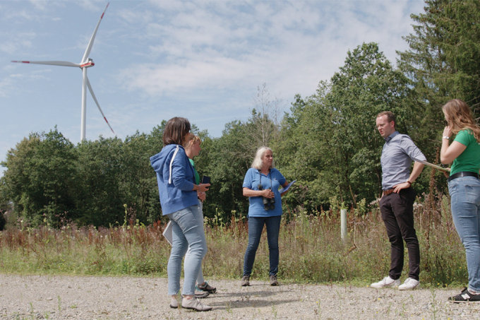 Das „Dialogforum Erneuerbare Energien und Naturschutz“ berät Planer und Ehrenamtliche, damit die Energiewende naturverträglich vorankommt. Foto: NABU/Steffen Kayser