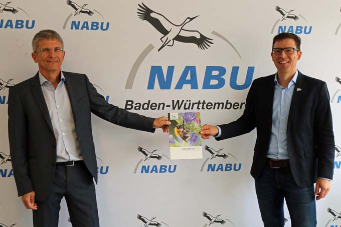 NABU-Landesgeschäftsführer Uwe Prietzel (li.) und NABU-Landesvorsitzender Johannes Enssle stellen den Jahresbericht 2019 vor. - Foto: NABU/Claudia Wild