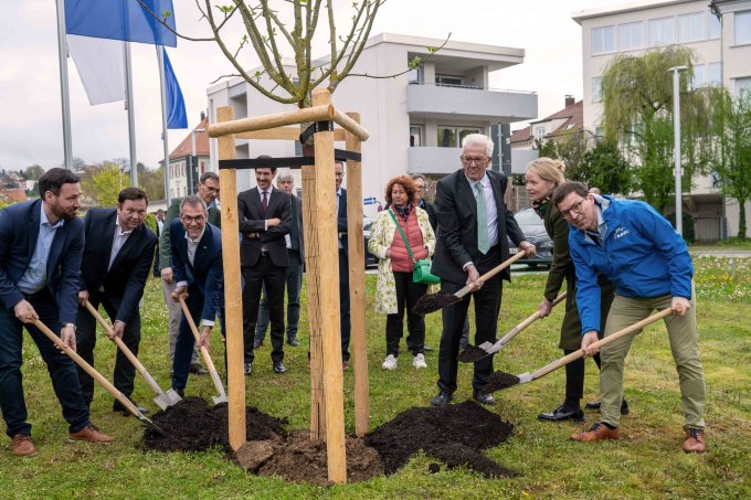 Ministerpräsident Kretschmann und Umweltministerin Walker besuchen UnternehmensNatur am EnBW-Standort in Biberach - Foto: Ingo Rack/EnBW 