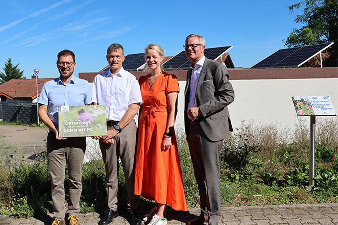 Umweltministerin Walker und NABU-Landeschef Enssle sind begeistert von „Natur nah dran“-Flächen in der Gemeinde Sinzheim - Foto: NABU/Katja Wörner