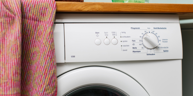 Bei biedrigen Temperaturen zu waschen ist eine Möglichkeit, Energie zu sparen. - Foto: NABU/Sandra Kühnapfel