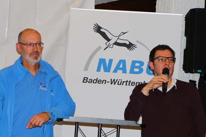 Artenschutzreferent Martin Klatt und Landesvorsitzender Johannes Enssle bei der Diskussionsveranstaltung zur naturverträglichen Anbindung des Baden-Airpark in Hügelsheim. -Foto: NABU/Claudia Wild